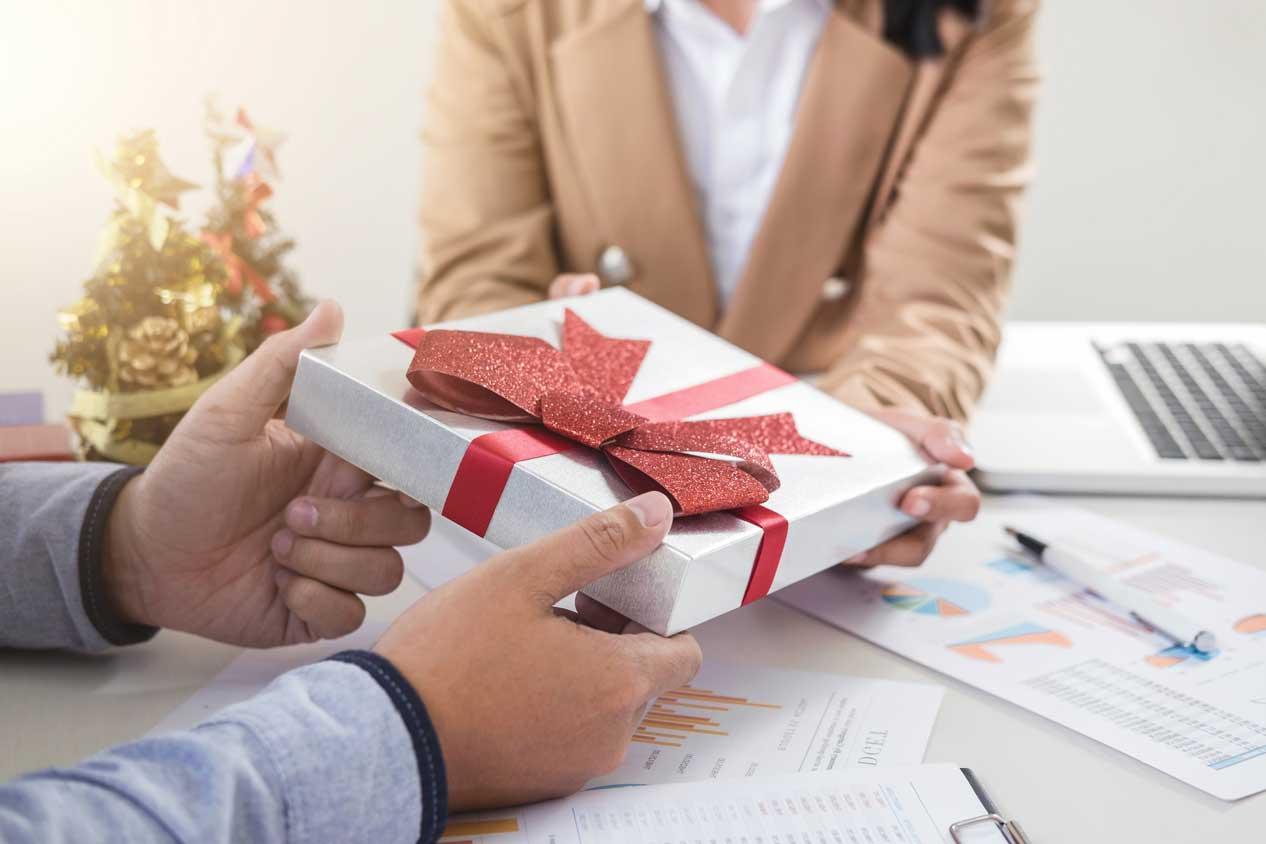 Fünf Mitarbeitergeschenke, die jeden Firmenevent toppen